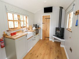 Shepherds Hut at Lythwood - Shropshire - 1137956 - thumbnail photo 3