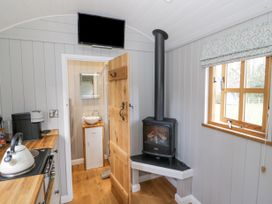 Shepherds Hut at Lythwood - Shropshire - 1137956 - thumbnail photo 4