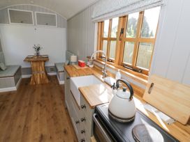 Shepherds Hut at Lythwood - Shropshire - 1137956 - thumbnail photo 5