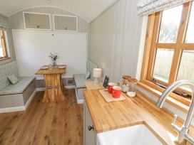 Shepherds Hut at Lythwood - Shropshire - 1137956 - thumbnail photo 6