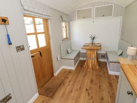 Shepherds Hut at Lythwood - Shropshire - 1137956 - thumbnail photo 7