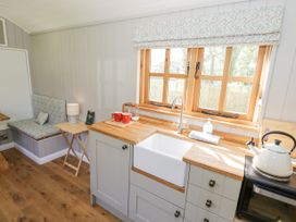 Shepherds Hut at Lythwood - Shropshire - 1137956 - thumbnail photo 8