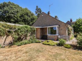 A house with a garden and bench at Woodstock in Chard