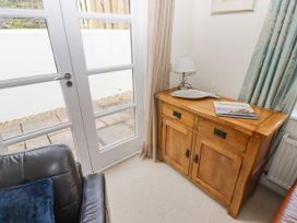 3 Strawberry Close - South Wales - 1138655 - thumbnail photo 7