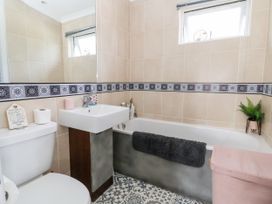 91 Chestnut Gardens - North Wales - 1138732 - thumbnail photo 16