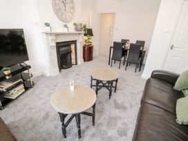 Apartment 2 - North Wales - 1138784 - thumbnail photo 4