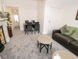 Apartment 2 - North Wales - 1138784 - thumbnail photo 9