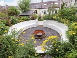 A garden with a fire pit and seating area at Hendre in Menai Bridge