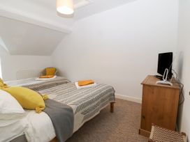 The Bell Apartment - Anglesey - 1139321 - thumbnail photo 17