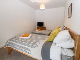 The Bell Apartment - Anglesey - 1139321 - thumbnail photo 19