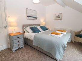 The Bell Apartment - Anglesey - 1139321 - thumbnail photo 22