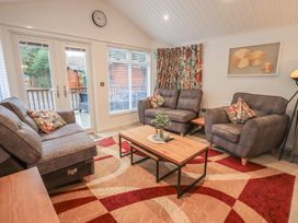 A living room with seating area and coffee table at Merewood in Troutbeck Bridge