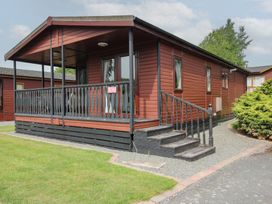A log cabin with a porch and steps at Snowdrop in Eardisland