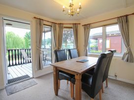 A dining room with a table and chairs at Snowdrop in Eardisland