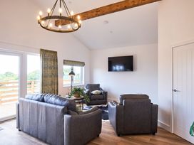 A living room with seating area and television at Monks Rest in Monknash