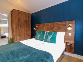 A bedroom with a bed and wardrobe at Hazel in Oakthorpe near Donisthorpe