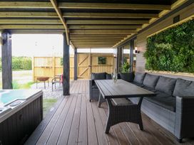 An outdoor seating area with a table and chairs at Hazel in Oakthorpe near Donisthorpe