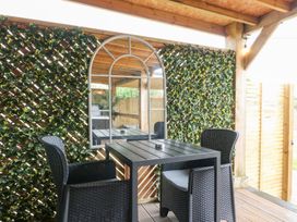 An outdoor seating area with a table and chairs at Birch Oakthorpe near Donisthorpe