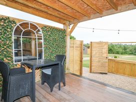 An outdoor seating area with a table and chairs at Birch in Oakthorpe near Donisthorpe