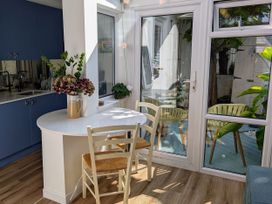 A dining room with a table and chairs at Harbour Retreat in Weymouth