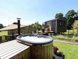 Southdown Luxury Glamping -  - 1140450 - thumbnail photo 12