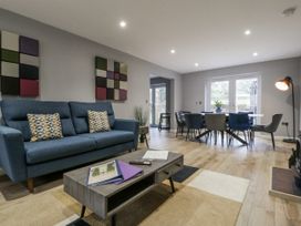 A living room with a sofa and coffee table at Ranbir House in Longhope