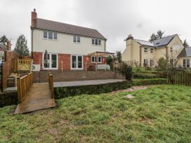 A house with a deck and garden at Ranbir House Longhope