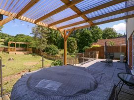 A garden with a hot tub and a gazebo at Ranbir House Longhope