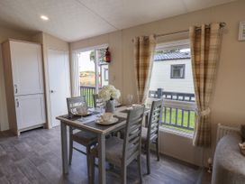 Rosie's Retreat - North Yorkshire (incl. Whitby) - 1140563 - thumbnail photo 5