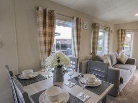 Rosie's Retreat - North Yorkshire (incl. Whitby) - 1140563 - thumbnail photo 6