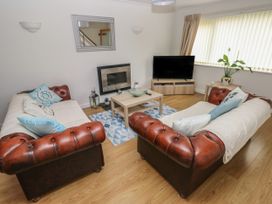 No.7 Merlins Gardens - South Wales - 1140619 - thumbnail photo 3