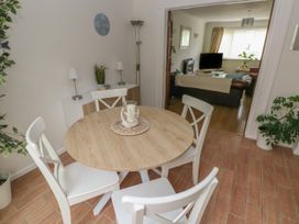 No.7 Merlins Gardens - South Wales - 1140619 - thumbnail photo 5