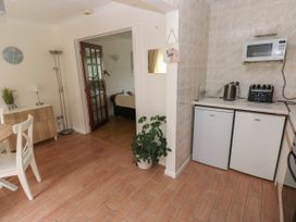No.7 Merlins Gardens - South Wales - 1140619 - thumbnail photo 9