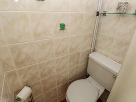 No.7 Merlins Gardens - South Wales - 1140619 - thumbnail photo 19