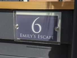 Emily's Escape - North Yorkshire (incl. Whitby) - 1140761 - thumbnail photo 3