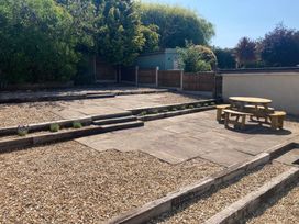 A garden with a patio and picnic table at Bryn Bach in Rhos-On-Sea
