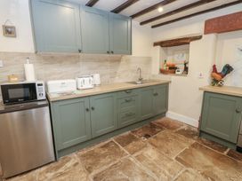 A kitchen with cabinets and appliances at The LA'AL Cragg in Kirkby Stephen