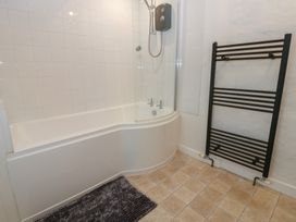 A bathroom with a bathtub and shower at The LA'AL Cragg in Kirkby Stephen