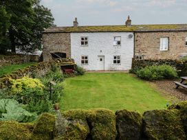 A house with garden features at The LA'AL Cragg in Kirkby Stephen