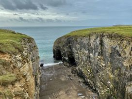 A coastal view with cliffs and ocean at Tower Cottage Near Pembroke