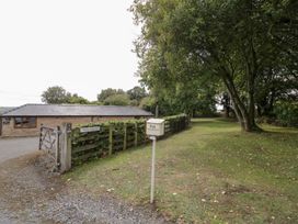 An outdoor area with a building and a post box at Keepers Barn in Bromyard