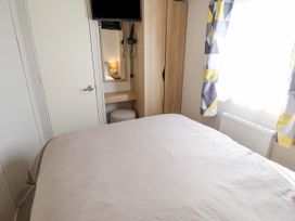 2 Kestrel Close - Lincolnshire - 1141937 - thumbnail photo 10