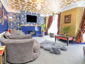 The Funky Flat - North Wales - 1142344 - thumbnail photo 4