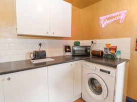 The Funky Flat - North Wales - 1142344 - thumbnail photo 12