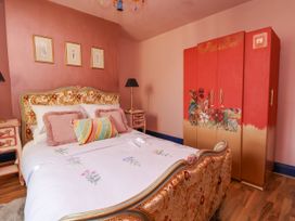 The Funky Flat - North Wales - 1142344 - thumbnail photo 32