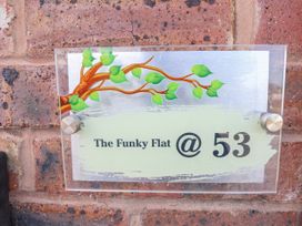 The Funky Flat - North Wales - 1142344 - thumbnail photo 2