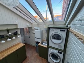 Astondene, East Cliff - Suffolk & Essex - 1142429 - thumbnail photo 19