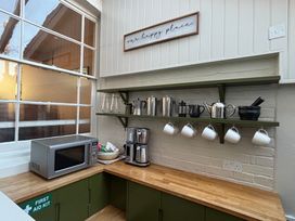 Astondene, East Cliff - Suffolk & Essex - 1142429 - thumbnail photo 20