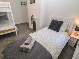 15 South Avenue Mews - Peak District - 1142436 - thumbnail photo 8
