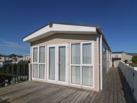 Seafront Holiday Home 2 - North Wales - 1142592 - thumbnail photo 2